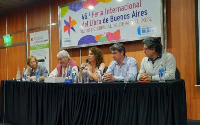 DOS FÍSICOS, UNA INGENIERA Y UN INGENIERO HABLARON SOBRE EL BALSEIRO EN LA FERIA DEL LIBRO DE BUENOS AIRES