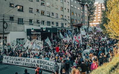 La comunidad del Instituto Balseiro participó en la marcha nacional por la defensa de la educación pública